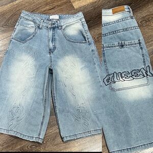 Austin Landing Brooklyn Heights “Queen” Jean Short’s Distressed Embossed Design👑